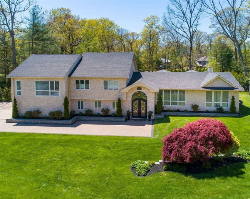 Beautiful House For Sale in Woodbury