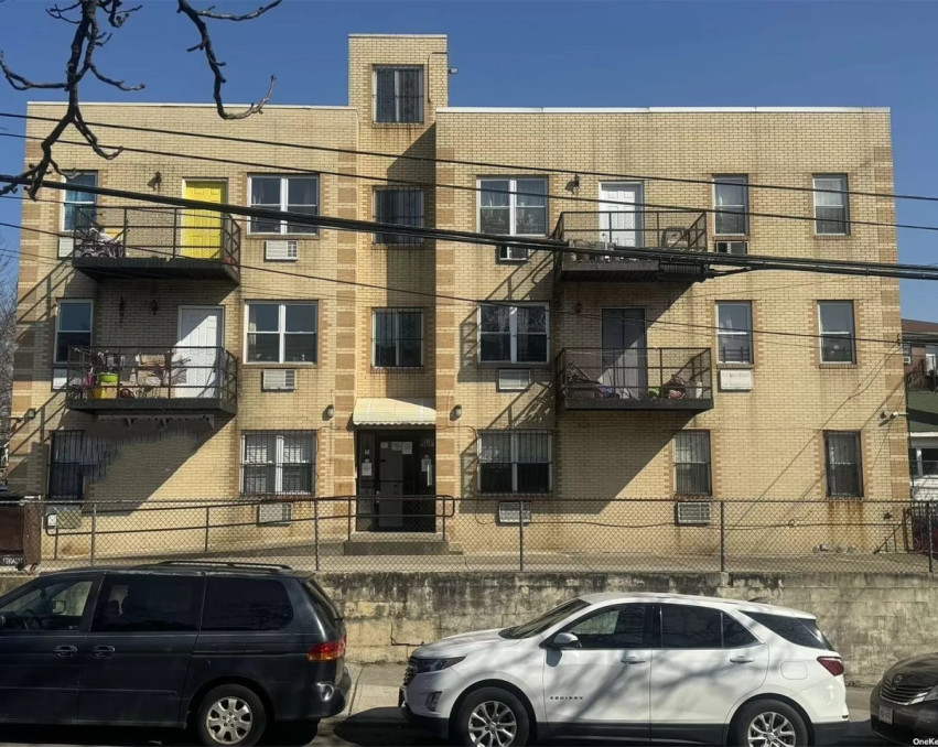 Great Investment Property in Jamaica Hills