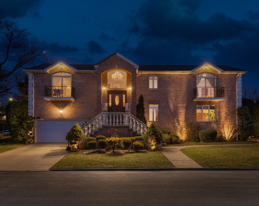 Beautiful Brick House In Whitestone